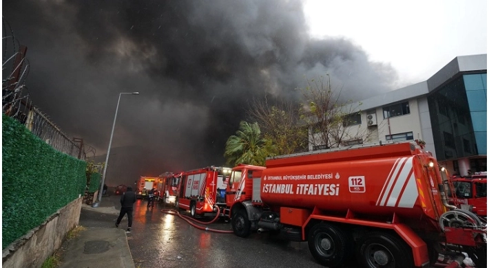 İstanbul Beylikdüzü’nde fabrika yangını