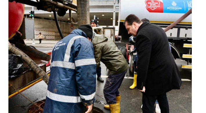 Başkan Balcıoğlu, Yağmur Suyu Hattı Temizlik Çalışmaları Yerinde İncelendi