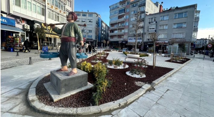 Yoğurtçu Heykeli Meydanı’ndaki Çalışmalar Tamamlandı