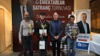 Büyükşehir yaşlı bireyleri satranç turnuvasında buluşturdu