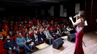 Türk Halk Müziğinin Güçlü Sesinden Muhteşem Konser