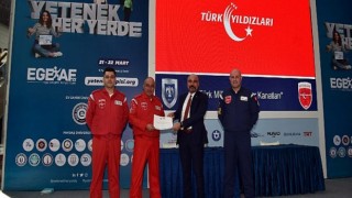 Türk Yıldızları EGEKAF’ta gençlerle bir araya geldi