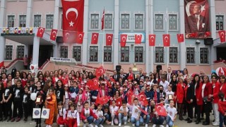 23 Nisan Coşkusu Gölcüklü Öğrencilerin Gösterileriyle Renklendi