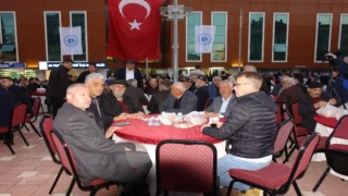 Bilecik Pazaryeri meydanında 4 bin kişilik iftar sofrası