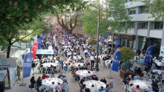 Bursa’da Cumhuriyet Caddesi’nde dev iftar