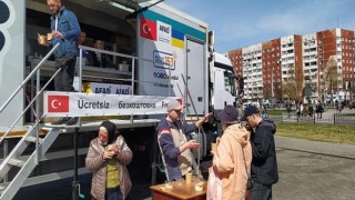 Büyükşehir’in TIR’ı Ukrayna’da yemek dağıtımına devam ediyor