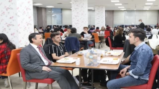 ERÜ Rektörü Çalış, öğrencilerle iftar yaptı