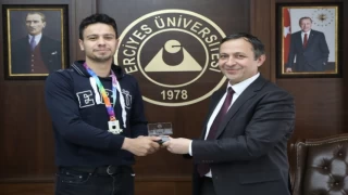 ERÜ Rektörü Çalış’a Basketbol Erkek Takımından ziyaret