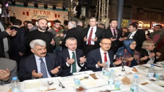 Kocaeli Cumhuriyet Bulvarı’nda 11 bin kişilik iftar