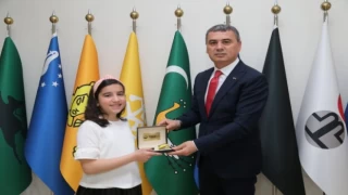 Minik Zeynep Başkan Şimşek’ten geri dönüşüm kutuları istedi