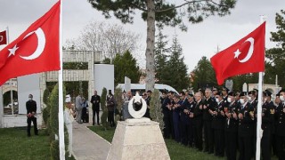 Polis Haftası’nda şehitler kabirleri başında anıldı