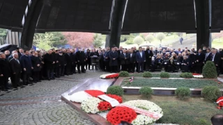 Turgut Özal mezarı başında anıldı