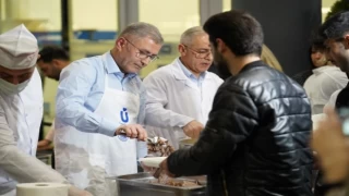 Üsküdar Belediyesi’nden ders çalışan öğrencilere ikram