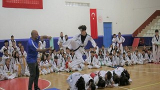 310 Sporcu Taekwondo Kuşak Sınavını Başarı İle Tamamladı