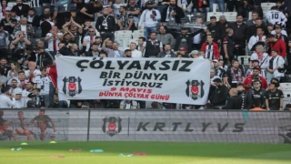 Beşiktaş- Fenerbahçe derbisinde anlamlı pankart