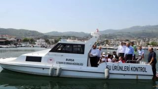 Bursa’da ’lider çocuklar’ tekne gezisi yaptı