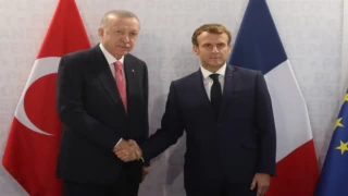 Erdoğan Macron’la görüştü