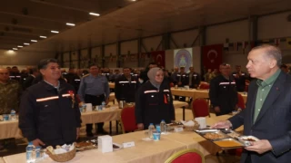 Erdoğan Ramazan’ın son iftarını tersane işçileriyle yaptı