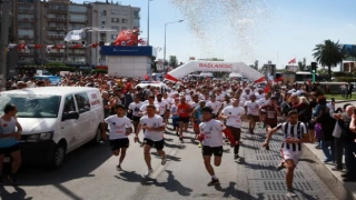 İzmir Karabağlar’da bağımsızlık ruhuyla koştular