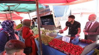 Kayseri Kocasinan’da Başkan Çolakbayrakdar pazarcı oldu