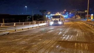 Kocaeli gece yarısı asfalt serimiyle trafik aksatılmadı