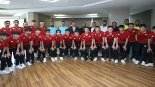 Kocaeli’nde Başkan Büyükakın, Kullarspor U-18 takımını konuk etti