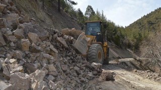 Korkuteli’de yayla yollarına bakım