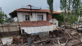 Korkuteli’nde sağanak yağış 2 mahallede su baskınlarına neden oldu