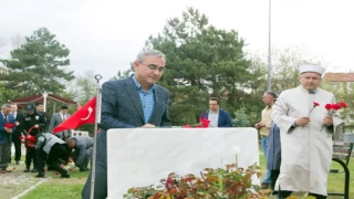 Kütahya’da şehitler kabirleri başında anıldı