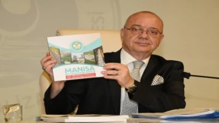 Manisa Meclis Üyelerine hizmetleri anlatan kitap