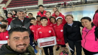 Manisalı badmintoncular çeyrek finalde