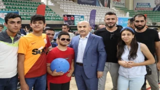 Mardin’de “Spor Aşkı Engel Tanımaz” projesiyle spor malzemesi dağıtıldı