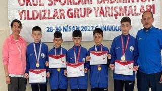 Osmangazili Badmintoncular Birincilik Kürsüsünde