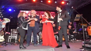 Serkan Çağrı ve Yonca Lodi konserine binlerce kişi katıldı