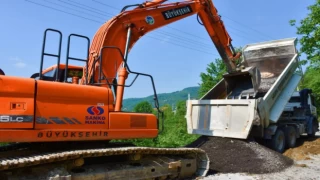 Yol çöktü, tehlikeyi Sakarya Büyükşehir önledi