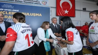 Gaziantep’ten Nizip Spor öğrencilerine malzeme desteği