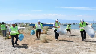 İzmir Çiğli’de kıyı ve deniz temizliği