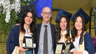 İzmir Özel Saint-Joseph Fransız Lisesi 142. Dönem mezunlarını verdi