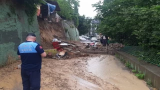 Kocaeli İzmit’te istinat duvarı çöktü