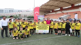 Kocaeli İzmit’te Kamuran Akşar Futbol Turnuvası başladı