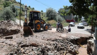 Belediye Ekipleri Su Arızasına Müdahale Ediyor