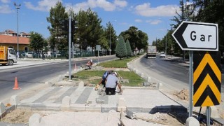 Karaman Belediyesi şehri güzelleştirmek ve kent genelinde eksikliklerin giderilmesi için çalışmalar yapmaya devam ediyor.