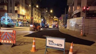 Trafiğe engel olmamak için gece yarısı asfalt