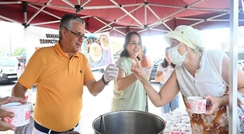 Başkan Topaloğlu, Kuzdere’de Vatandaşlara Aşure Dağıttı