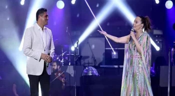 Ebru Gündeş’le Aliağa’da 50 Bin Kişilik Muhteşem Konser