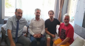 İzmir Sağlık-Sen’den Acil Tıp Teknisyeni Kaan Kanat’a Ziyarette Bulundu Görev Esnasında Alkollü Bir Şahıs Tarafından Saldırıya Uğradı