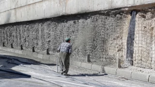 Kütahya’da alt geçit duvarlarına püskürtme beton