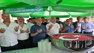 Manisa’da Demokrasi Meydanı’nda aşure hayrı