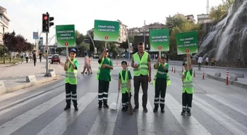 Minik İşçiler Çevre ve Ağaç Sevgisiyle Sahaya İndi