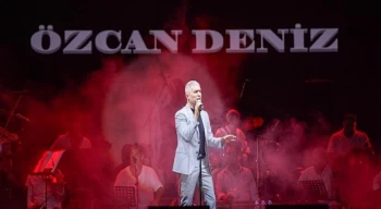 Çim Konserleri’nde Özcan Deniz rüzgarı